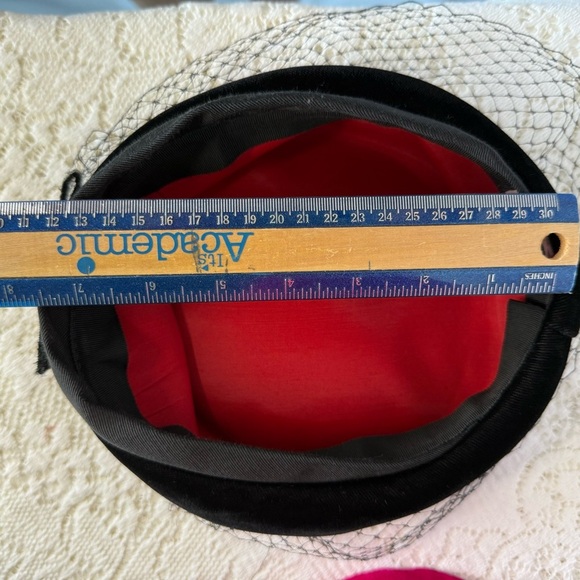 Vintage Elegant Black Veiled Hat Union Made in the USA - Picture 6 of 12